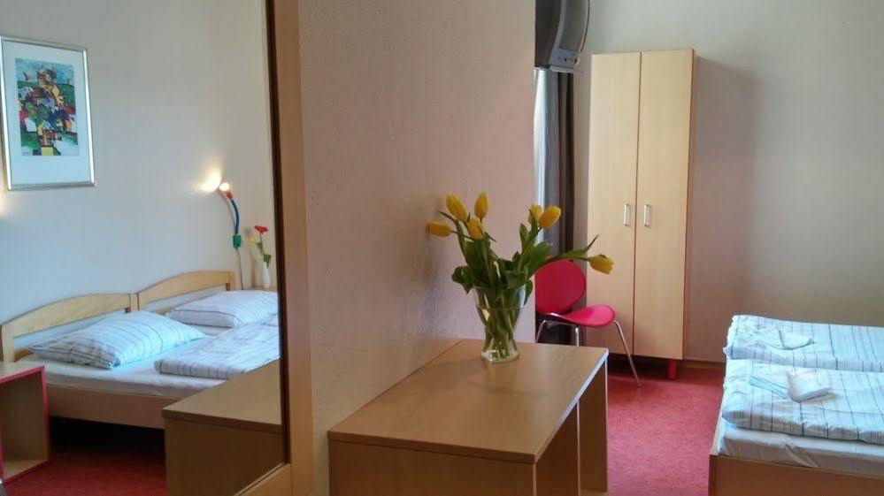 Acama Hotel & Hostel Schoeneberg Berlin Bagian luar foto